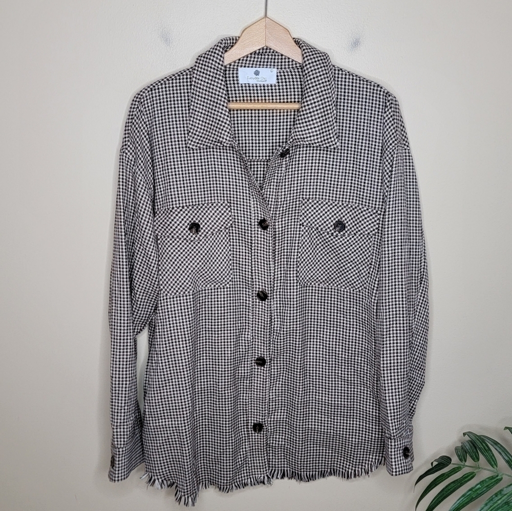 Everyday Chic Boutique Black Brown Cream Houndstooth Shacket Size Large Casual